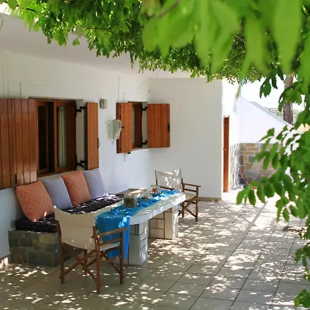 Traditional Olive House דירה